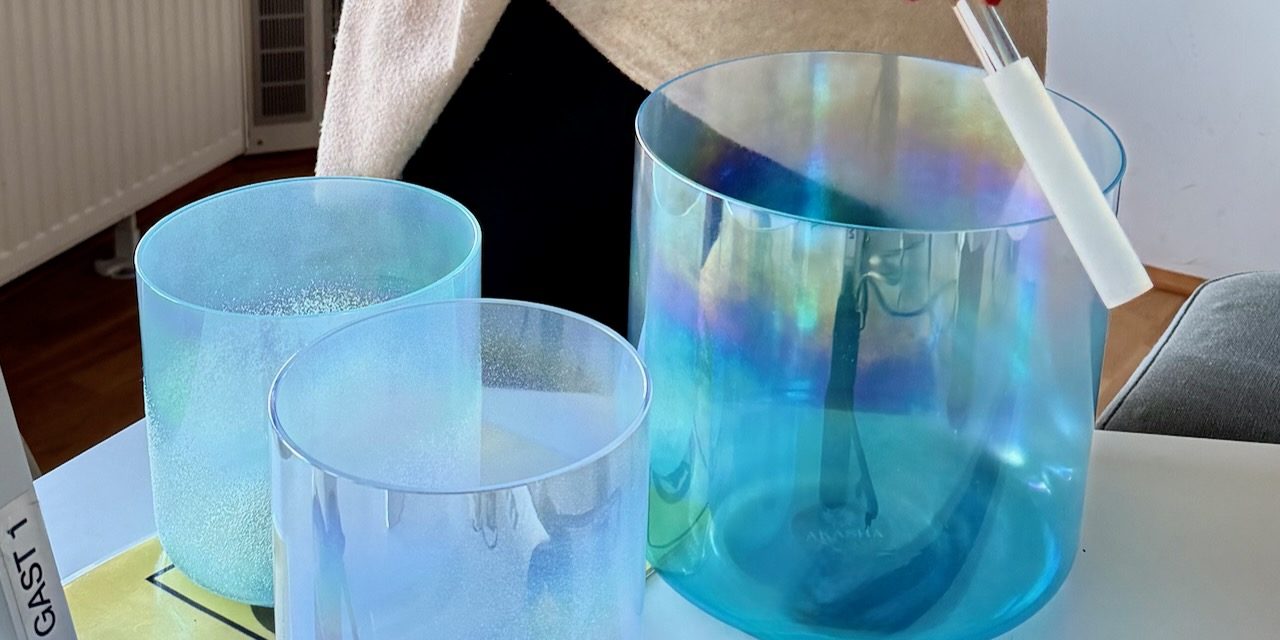 Studiossa Päivi Budarham ja äänimaljat 11.01.2026